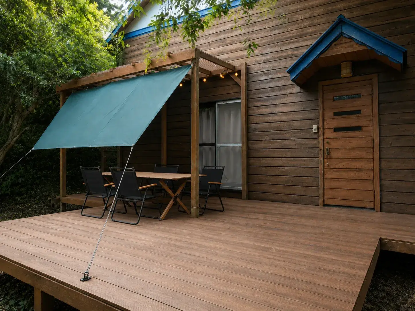 NOOK & HIDE のウッドデッキ
